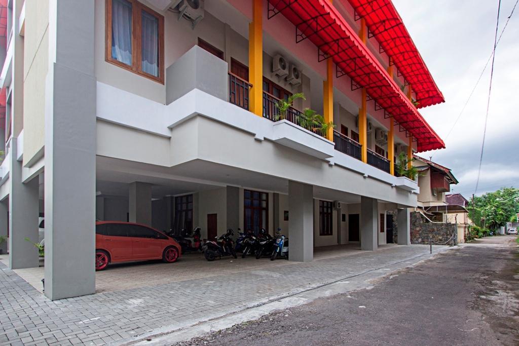 Hotel Reddoorz @ Plemburan Sleman  Exterior foto